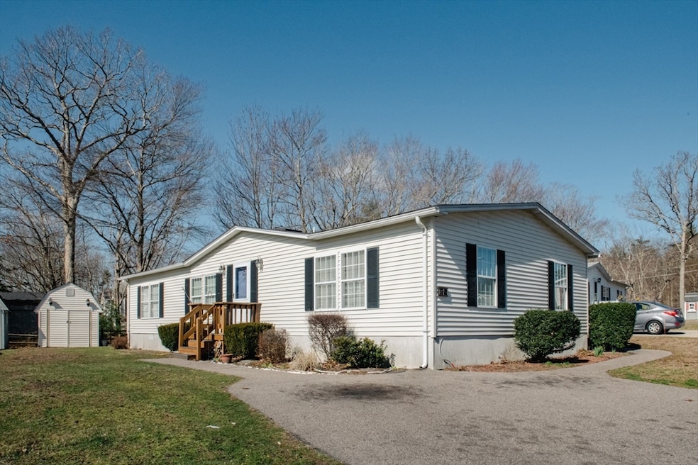 92 Leisurewoods Dr, Rockland, MA 02370 - photo 1