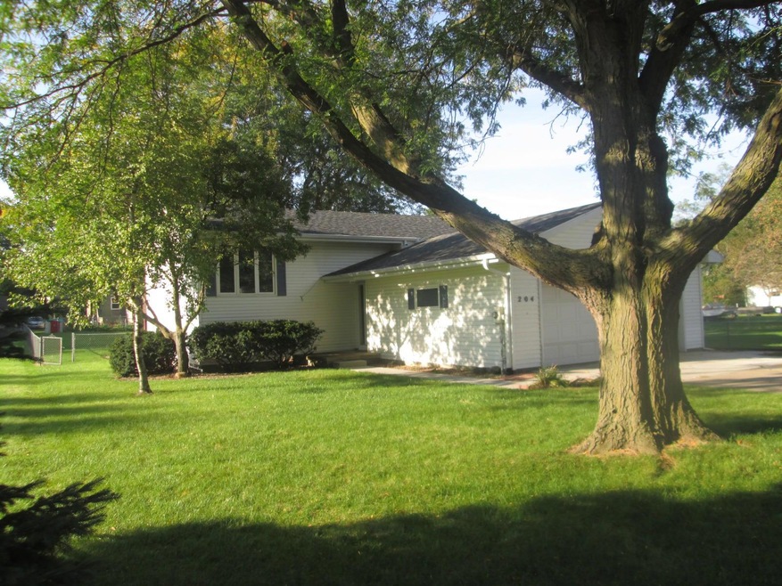 204 W 8th St-Front