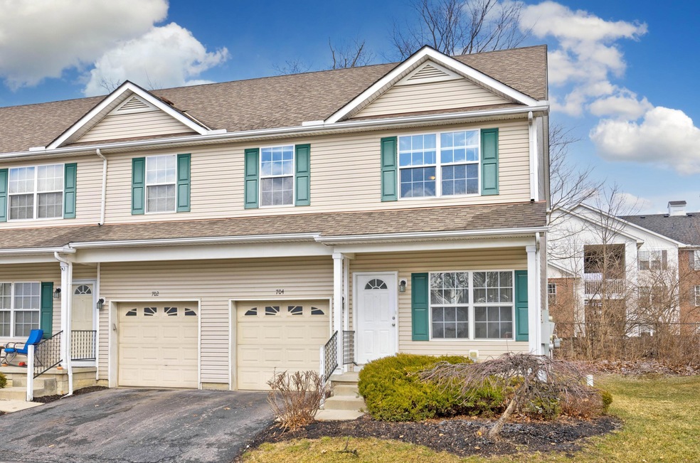 704WilkePlaceExt_Hommati102-3