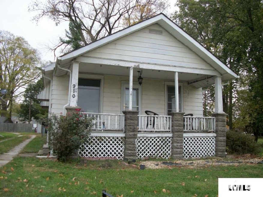 910 Wyatt Ave, Lincoln, IL 62656 - photo 1