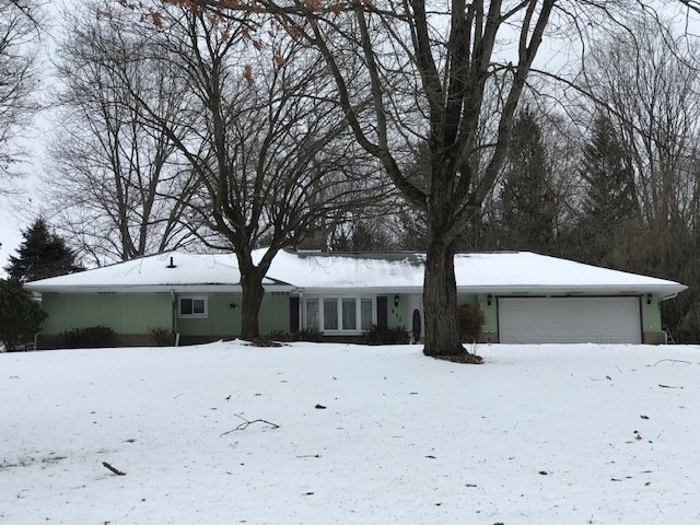 Picture perfect in the snow and sun! Welcome to 43