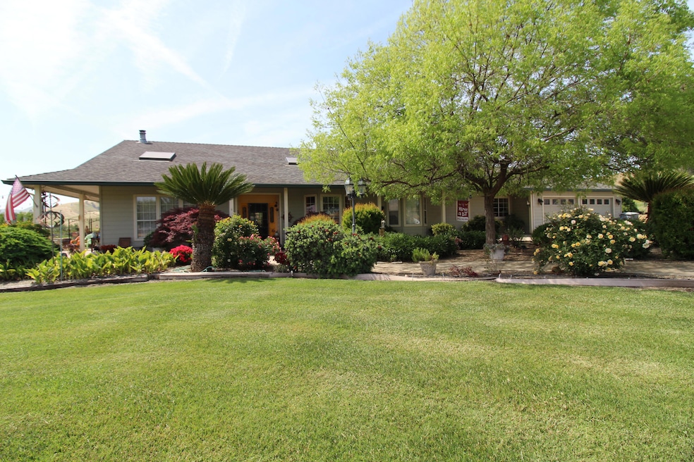 31417 Dahlem Dr, Exeter, CA 93221 - photo 1