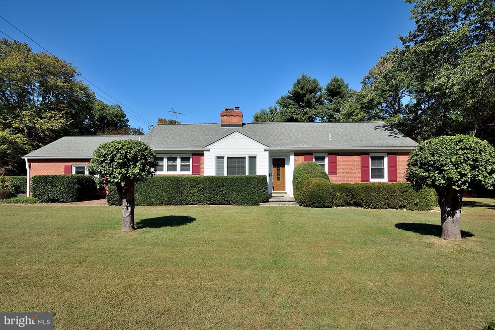 9702 Stanton Dr, Fairfax, VA 22031 - photo 1