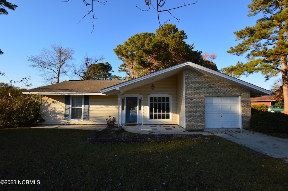 301 Linwood Dr, Jacksonville, NC 28546 - photo 1