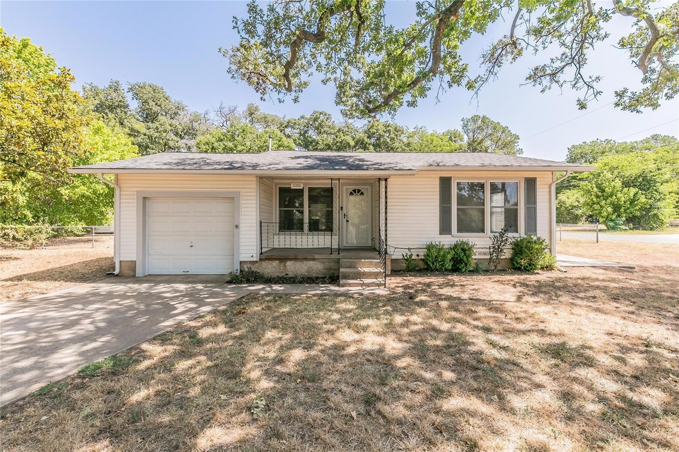 1225 E Bankhead Dr, Weatherford, TX 76086 - photo 1