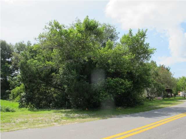 304 NW 9th St unit Nw, Carrabelle, FL 32322 - photo 1