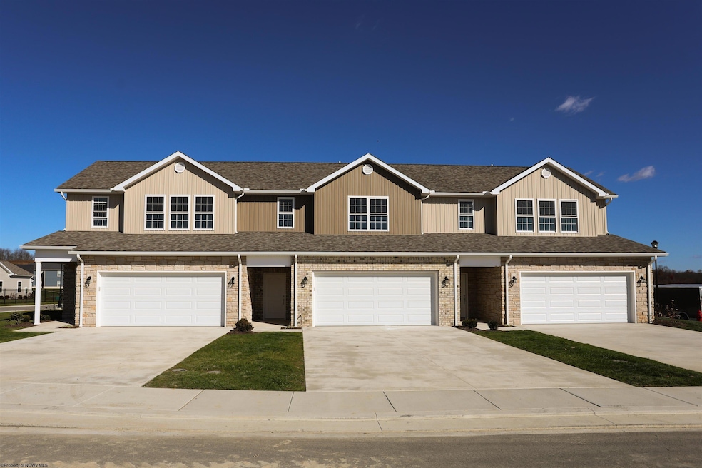 142 Willow Oak Dr, Bridgeport, WV 26330 - photo 1