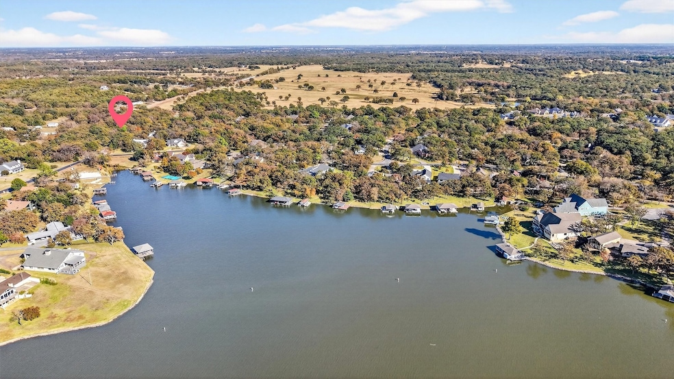 329 Comanche Dr, Gainesville, TX 76240 - photo 1