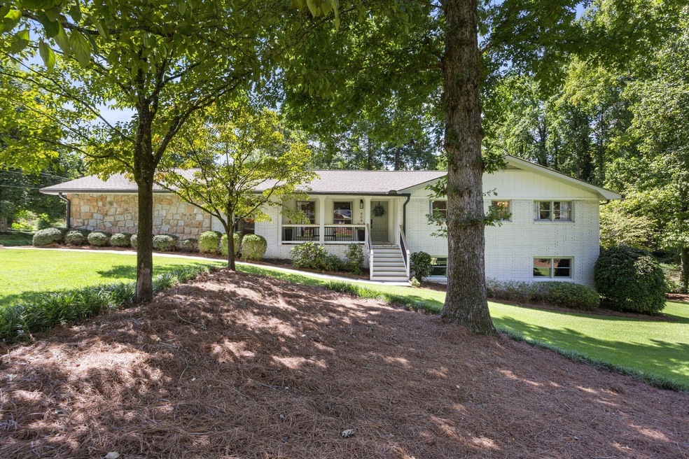 Fully Renovated Ranch In Highly Desirable Neighbor