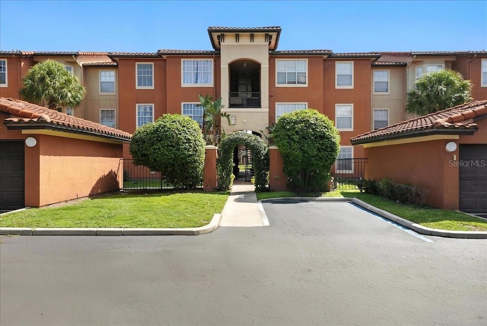 5572 Metrowest Blvd unit 202, Orlando, FL 32811 - photo 1