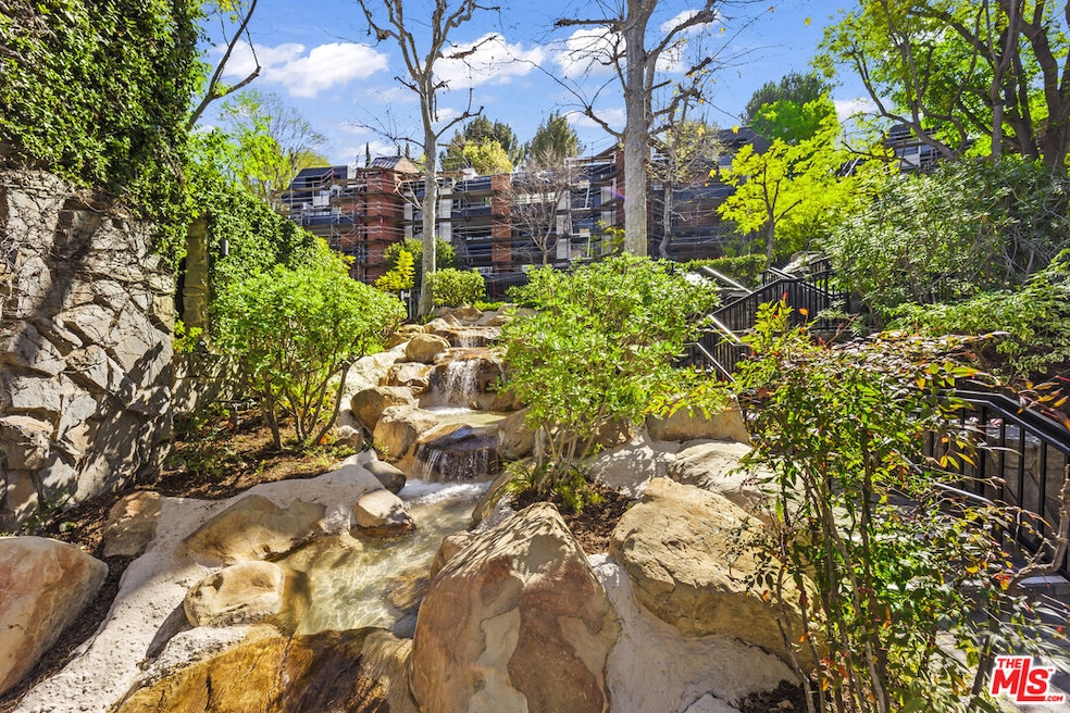 4752 Park Encino Ln unit 212, Encino, CA 91436 - photo 1