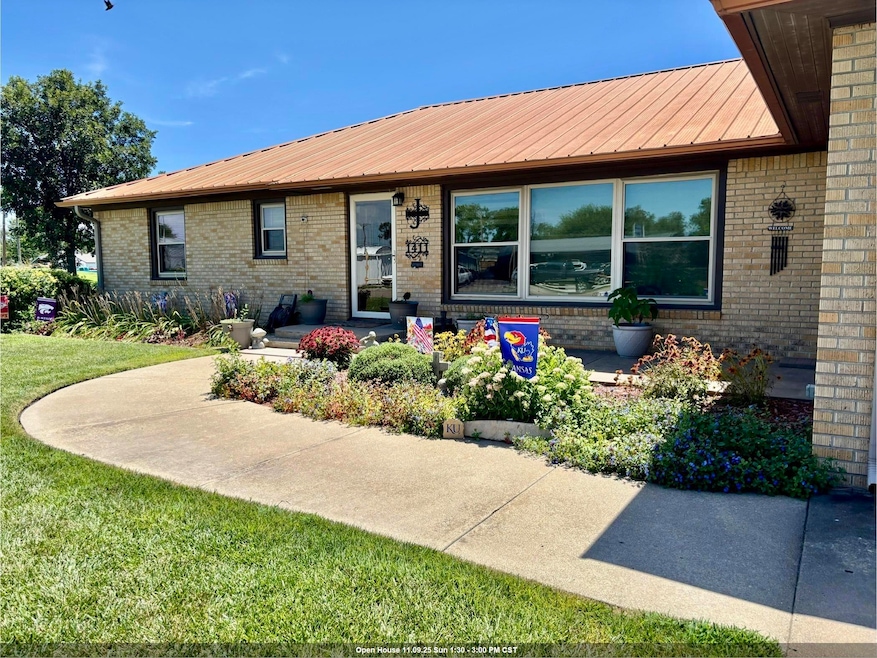 1411 10th St, Great Bend, KS 67530 - photo 1