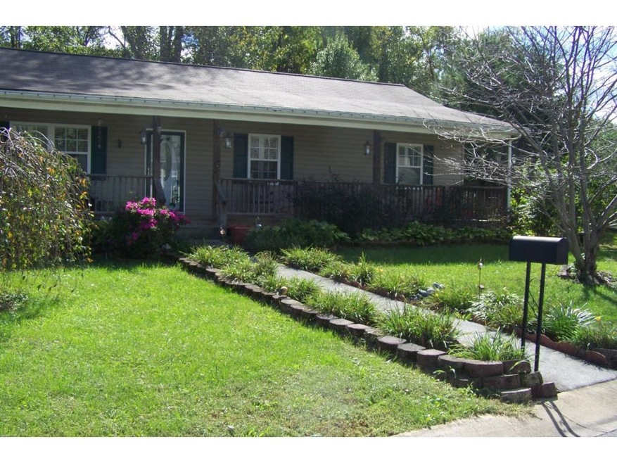 1069 Snowden Terrace, Johnson City, TN 37601 - photo 1