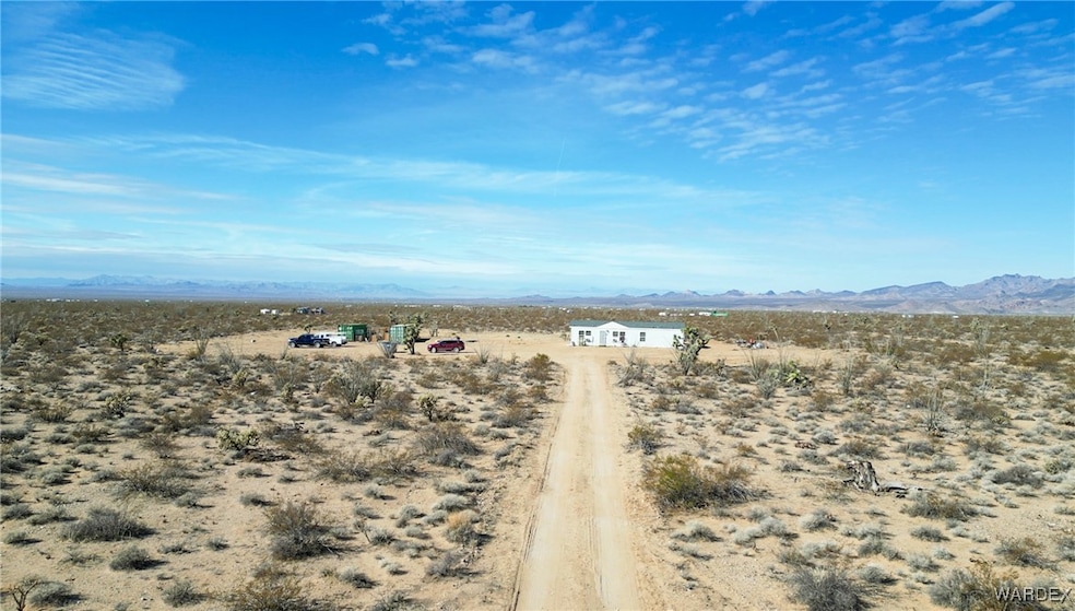 Birds eye view of property featuring a mountain vi