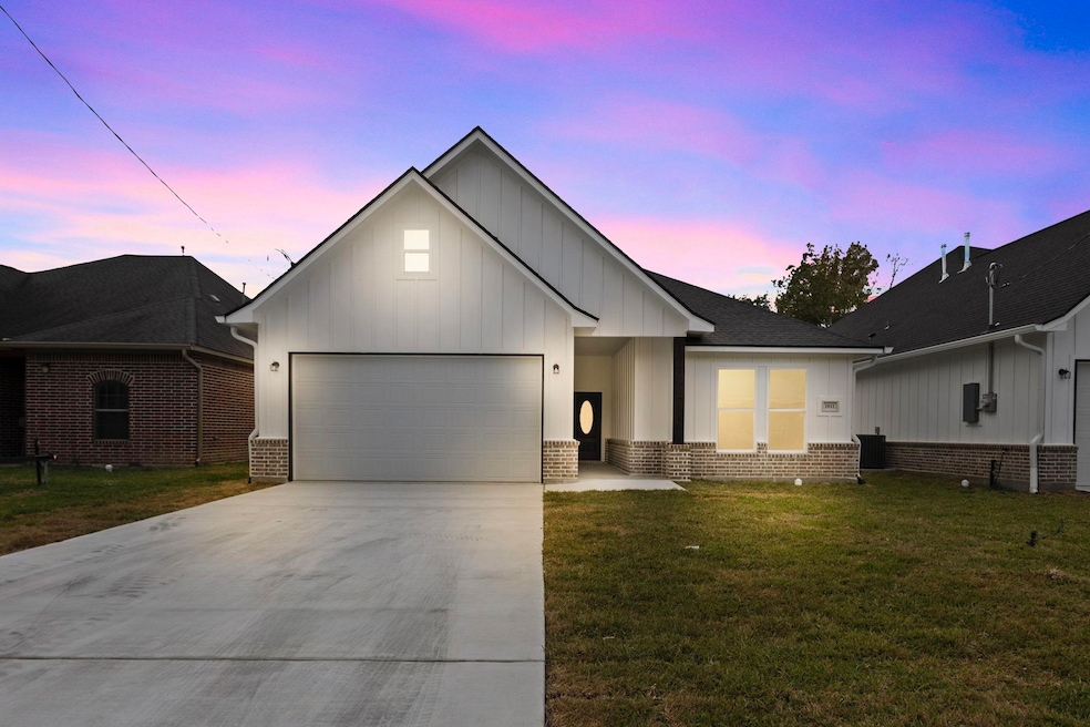 1811 N 19th St, Nederland, TX 77627 - photo 1