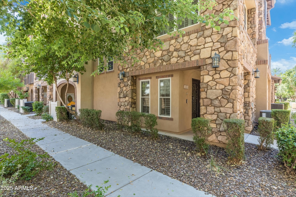 2450 E Roma Ave unit 8, Phoenix, AZ 85016 - photo 1