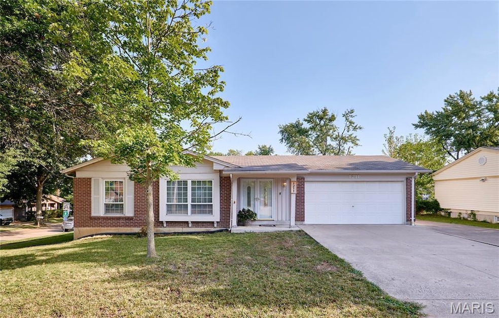 1211 Big Bend Rd, Ballwin, MO 63021 - photo 1