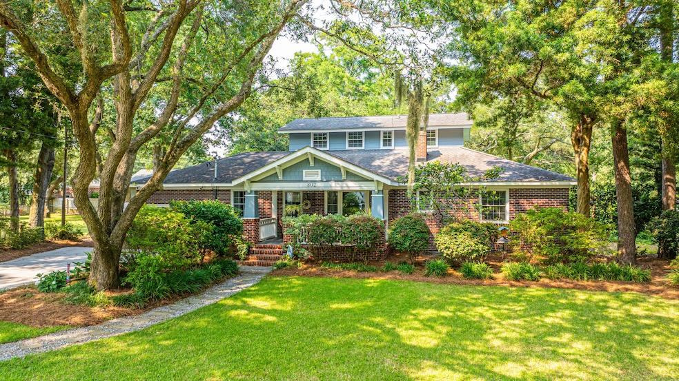 802RobertELeeBlvd060