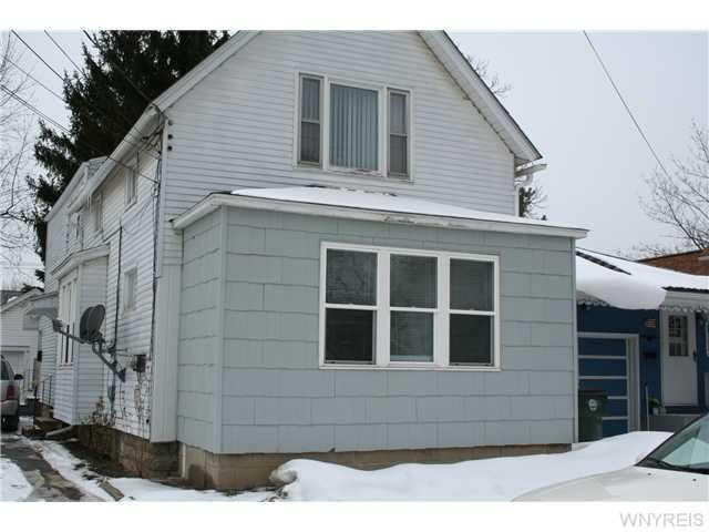 Exterior Front Upper and lower flats both have 2 b