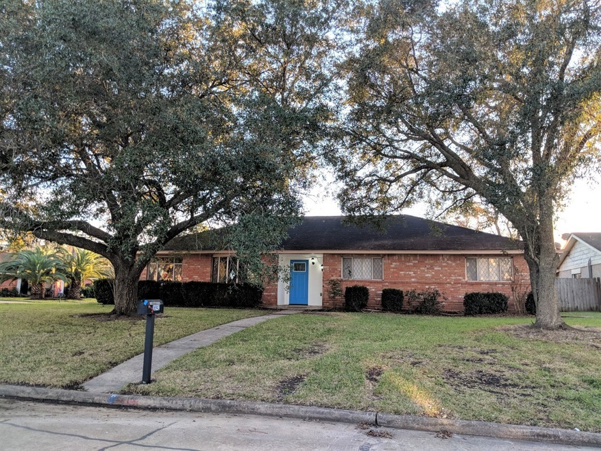 16942 Worden Ln, Friendswood, TX 77546 - photo 1