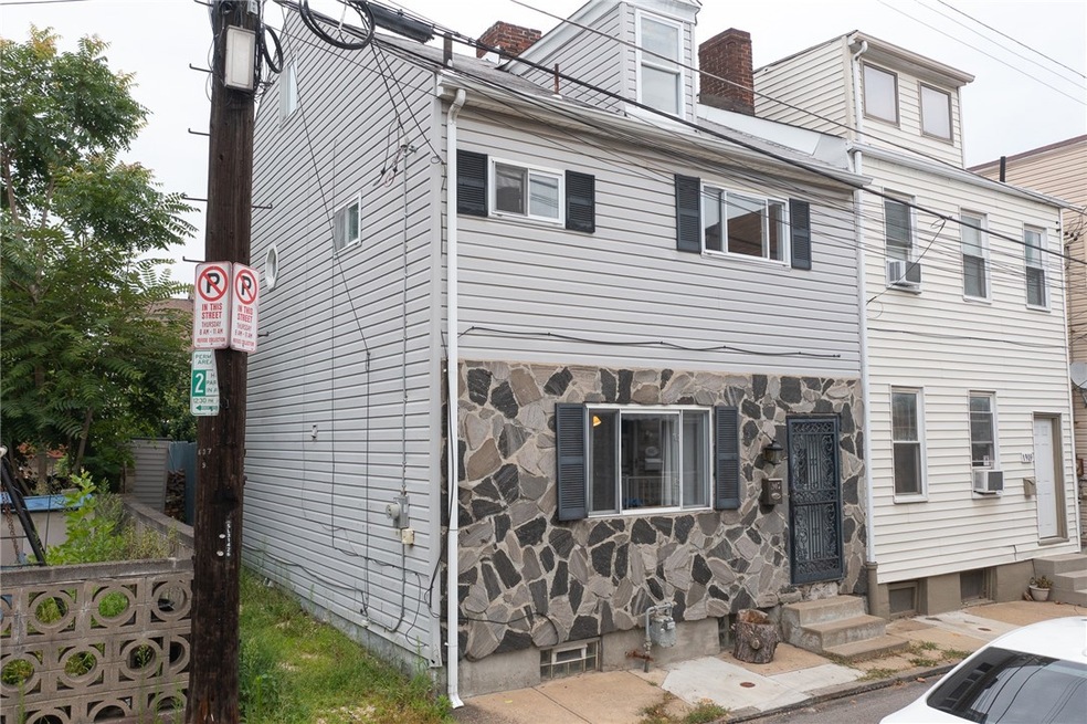 1907 FOX WAY SOUTH SIDE FLATS 3 BDRM 1 1/2 BATH HOME 1686 SQ FT LIVING SPACE & 1200 SQ FT LOT