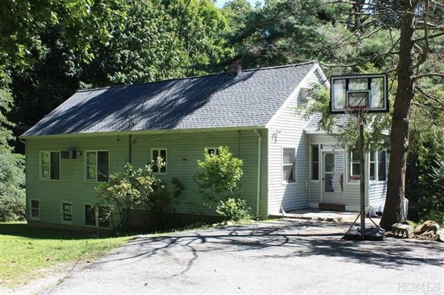 162 Oscawana Lake Rd, Putnam Valley, NY 10579 - photo 1