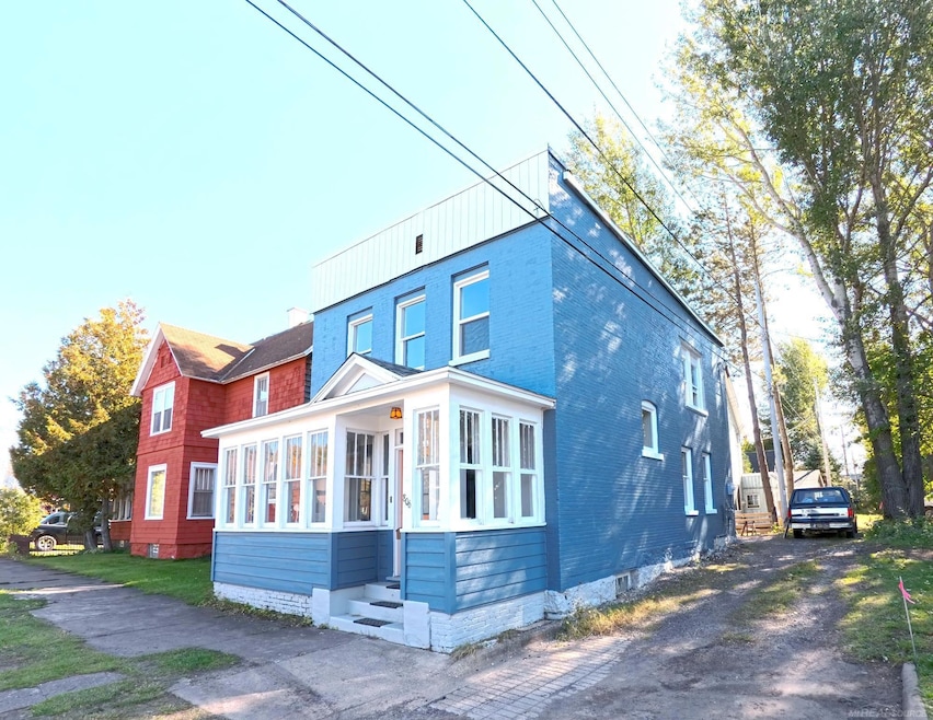 806 Pine St, Calumet, MI 49913 - photo 1