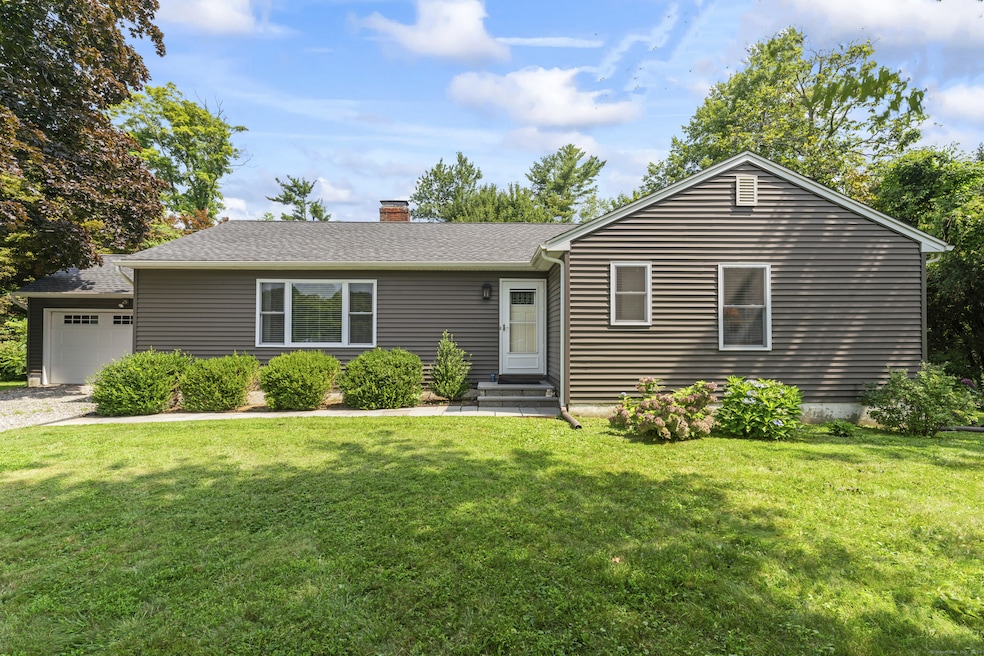 10 Knollwood Dr, Newtown, CT 06470 - photo 1