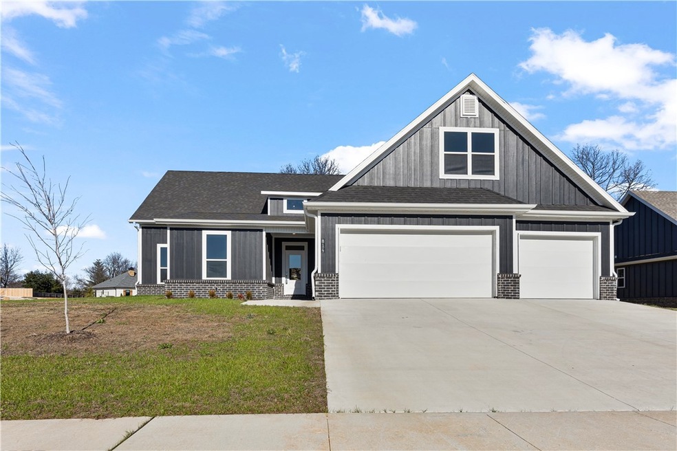 814 Spurgeon Ln, Prairie Grove, AR 72753 - photo 1