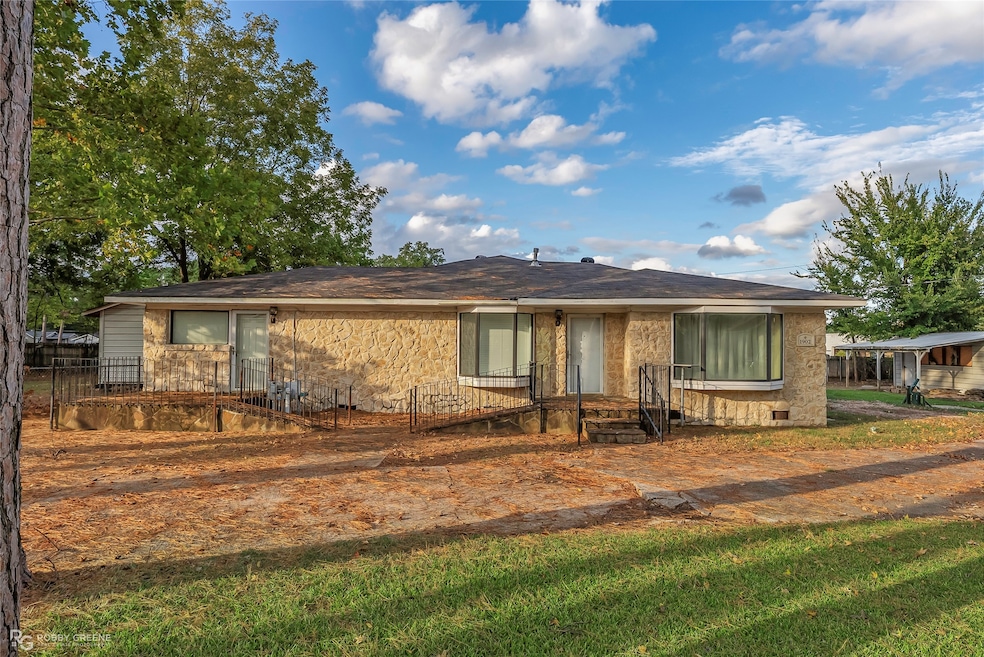 1902 Mccutcheon Ave, Shreveport, LA 71108 - photo 1