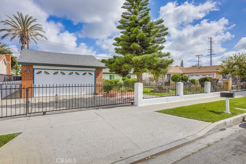 4517 Roosevelt Ave, Santa Ana