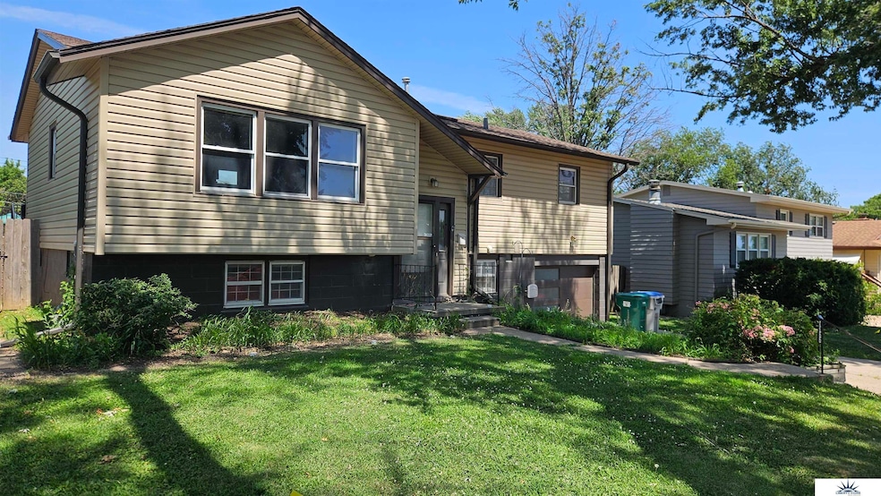 8822 Pine Dr, La Vista, NE 68128 - photo 1