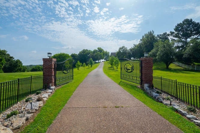 Sold $899,900 • Co-Listing Agent