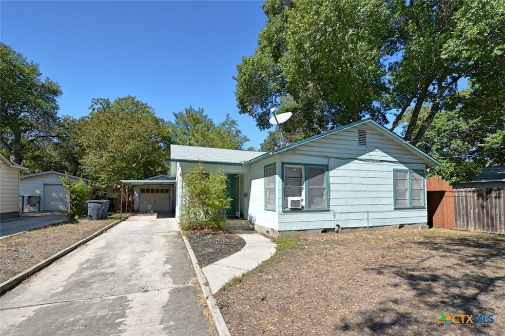 For Rent $1,300/month