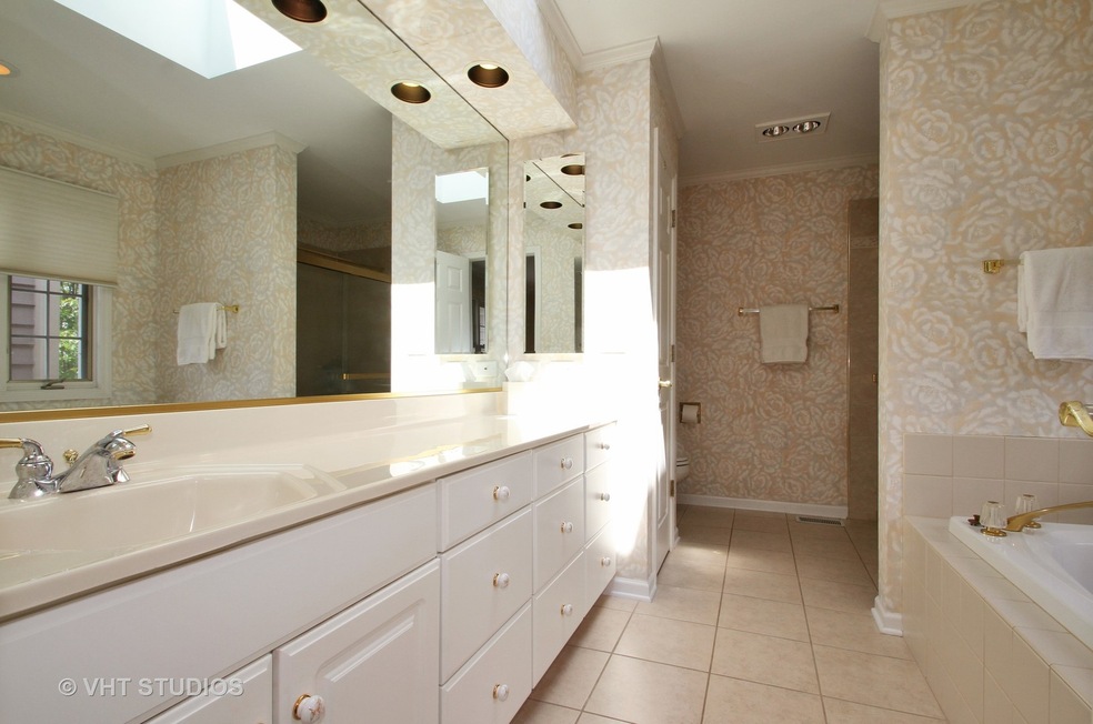 2117 Trowbridge Ct, Glenview, IL 60026 - photo 1