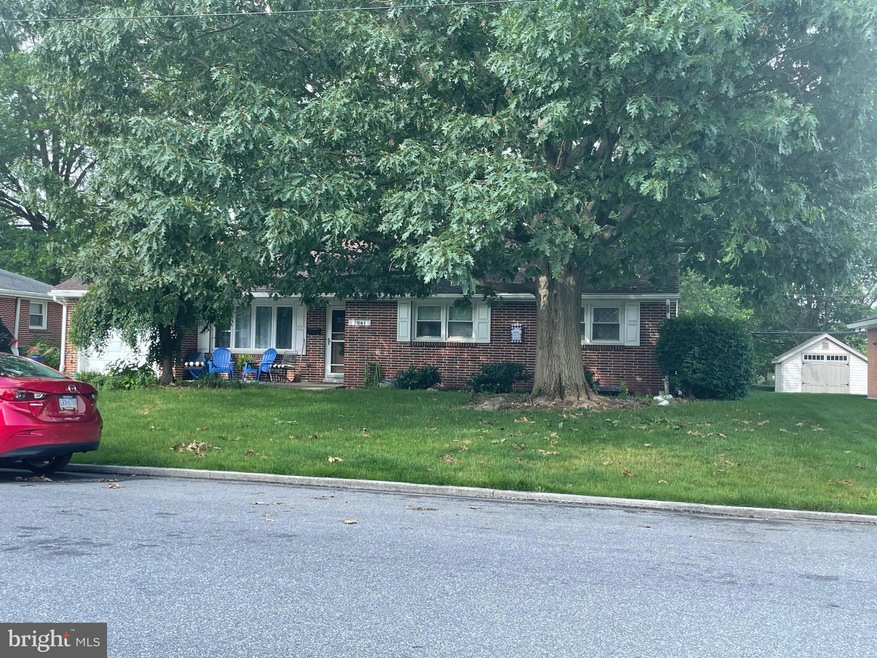 1041 S Green St, Palmyra, PA 17078 - photo 1