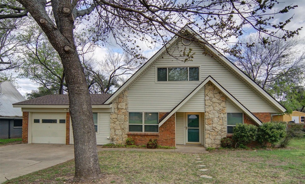 1420 Eastview Dr, Weatherford, TX 76086 - photo 1