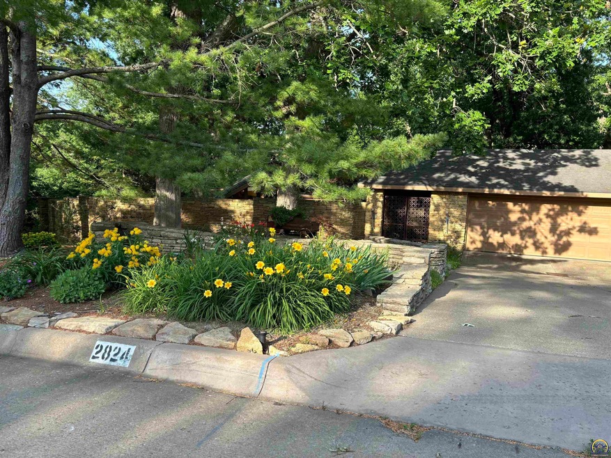 CUSOM BUILT HOME ON MACVICAR