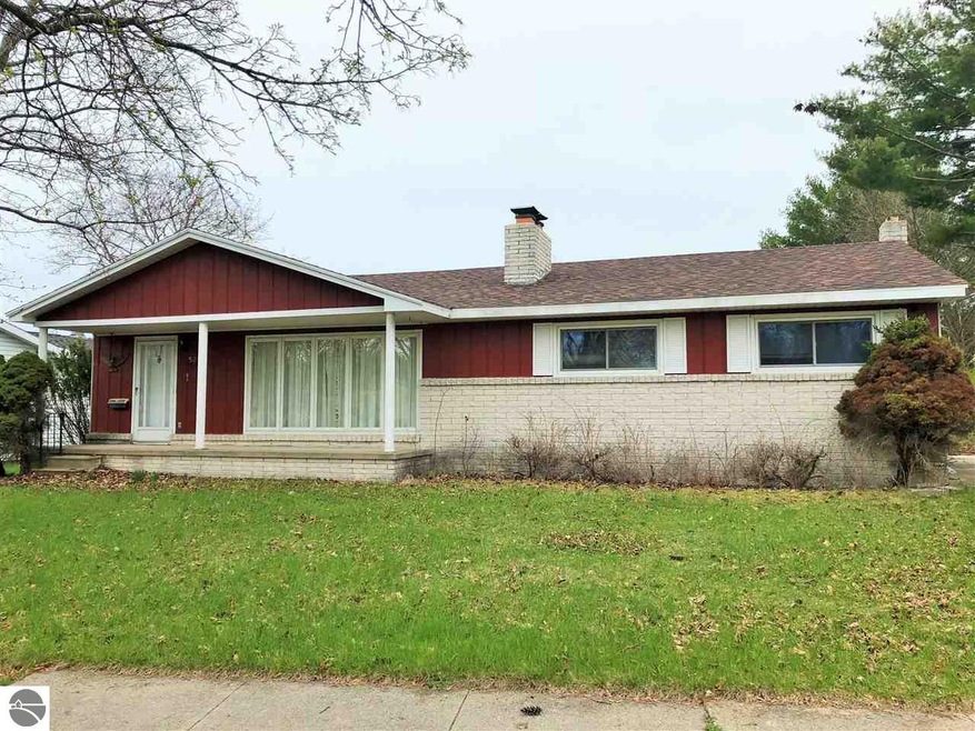 509 Ogemaw St, Oscoda, MI 48750 - photo 1