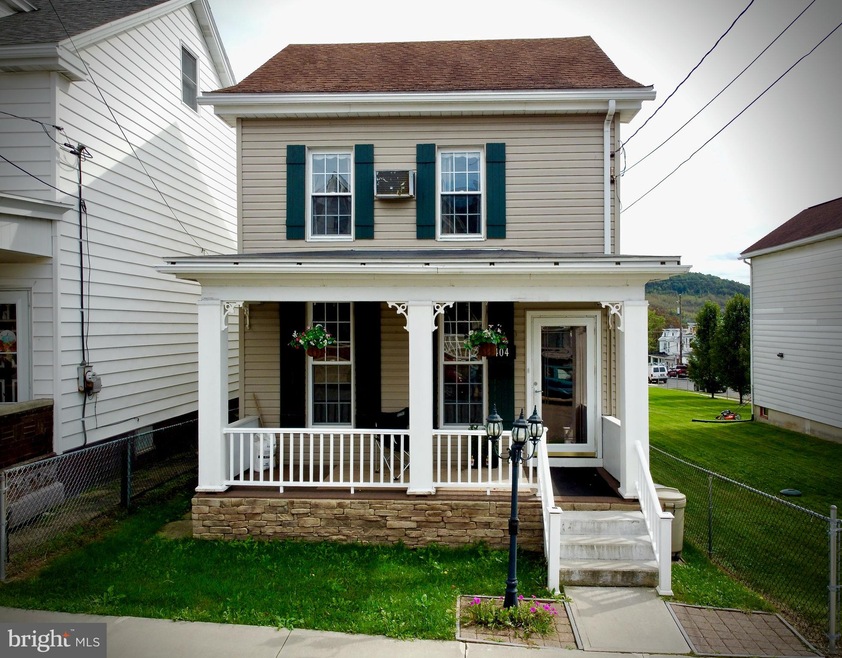 404 E Union St, Tamaqua, PA 18252 - photo 1