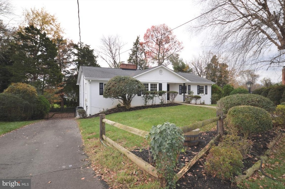 5937 Kimble Ct, Falls Church, VA 22041 - photo 1