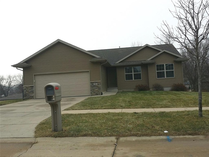 2801 Dennis Dr NW, Cedar Rapids, IA 52405 - photo 1