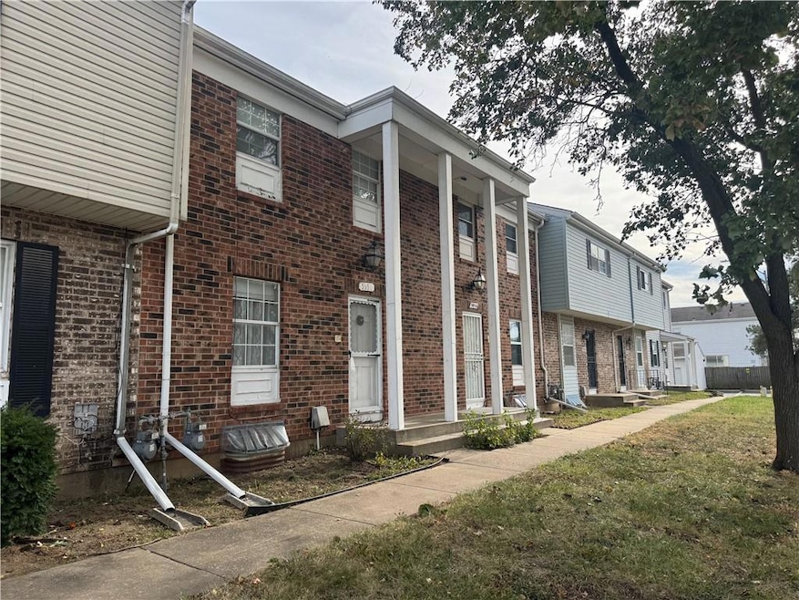 5956 E 129th St, Grandview, MO 64030 - photo 1