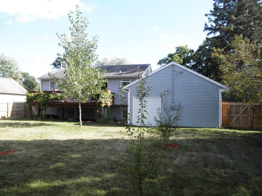 735 Hunt St, Lowell, MI 49331 - photo 1