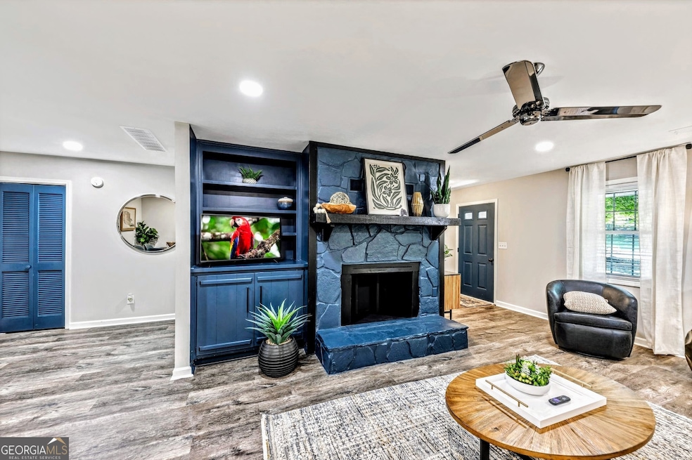 527 Charing Cross Dr, Marietta, GA 30066 - photo 1