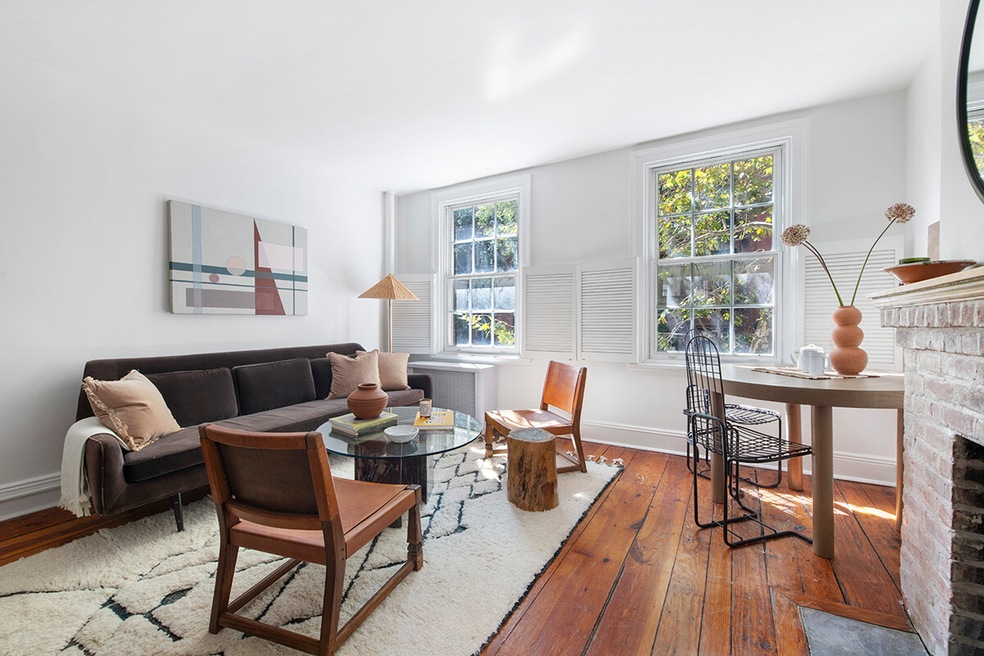 Pending $995,000 • Co-Listing Agent