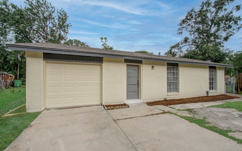 1403 Beaver Bend Rd, Houston, TX 77088 - photo 1