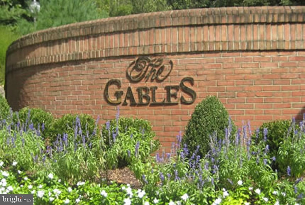 5812 Inman Park Cir unit 220, Rockville, MD 20852 - photo 1