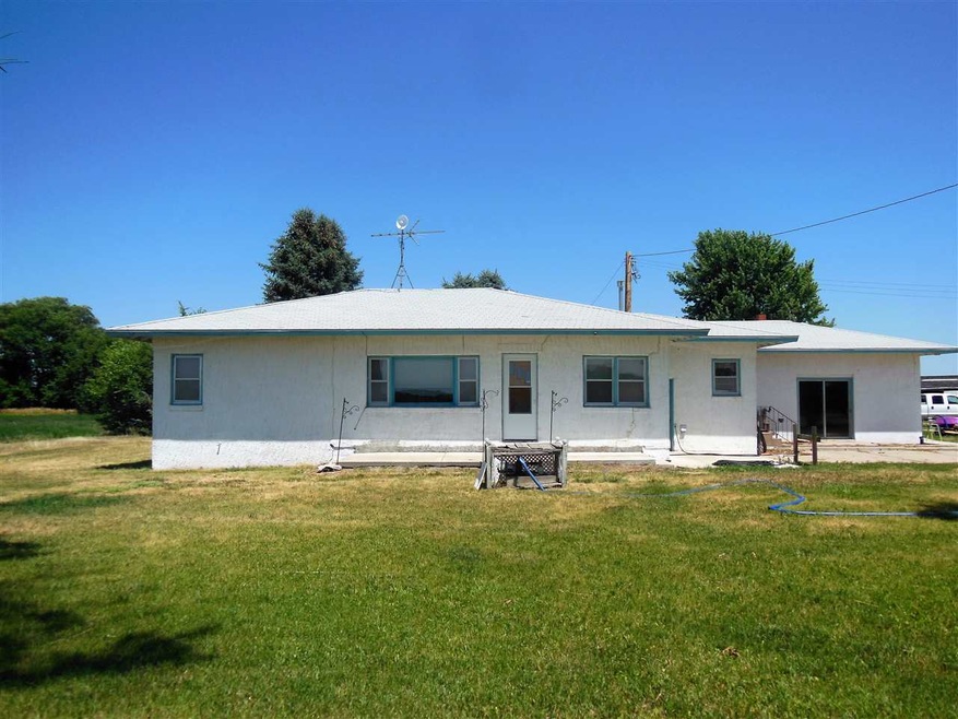 8461 W Platte Valley Rd, North Platte, NE 69101 - photo 1