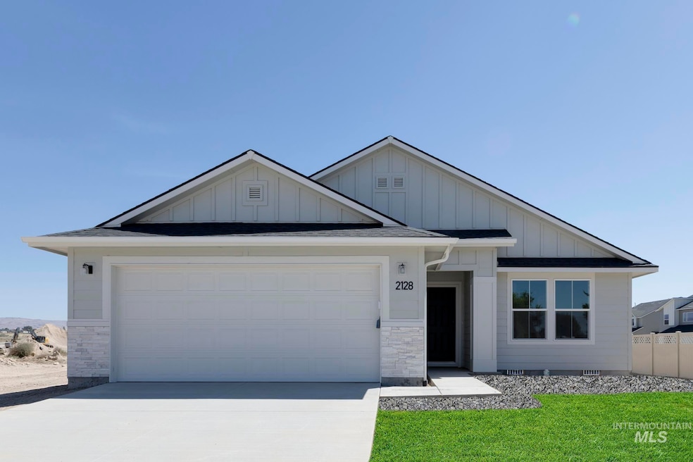 2128 N 7th St E, Mountain Home, ID 83647 - photo 1